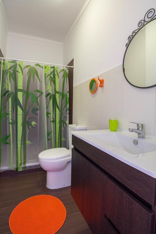 D Wan Guest House Peniche Quarto foto